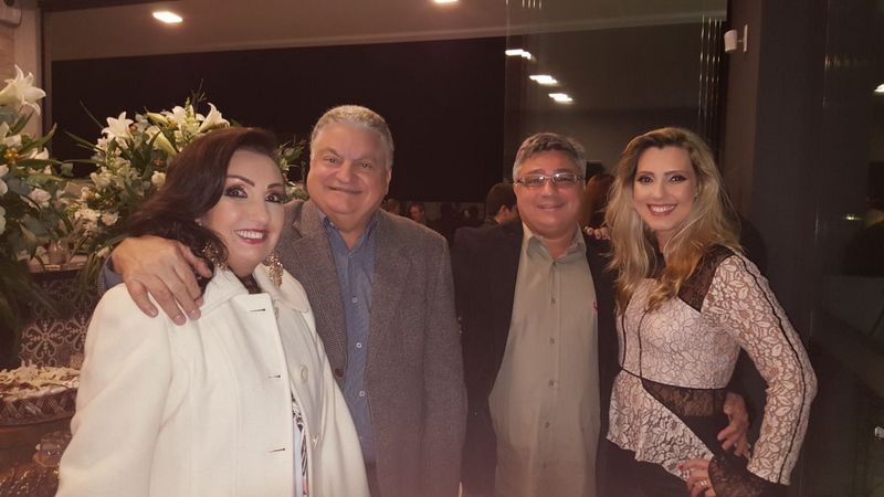 Helenir e Ciro Zacarias com o filho Cirinho (aniversariando) e Bianca Zacarias em noite de festa, no Portal do Aeroporto 