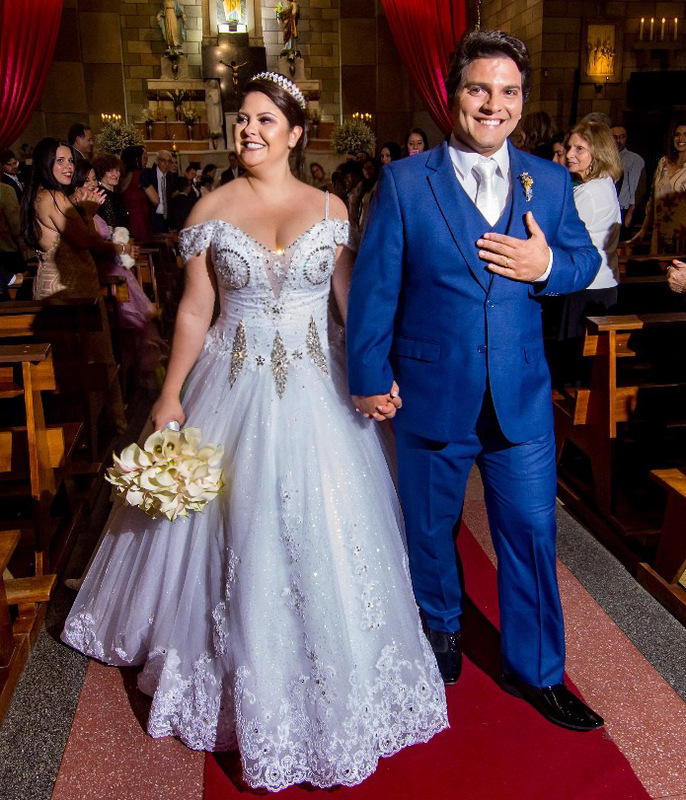 Paula Rocha e Antônio Márcio de Oliveira na bonita cerimônia de casamento, na Igreja São Mateus. Os noivos são filhos de Maria Lourdes e Wiliam dos Santos Rocha, e de Márcia Maria e Antônio José de Oliveira   