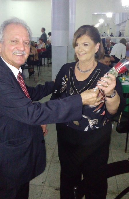 Nas comemorações dos 90 anos dos Rotary Juiz de Fora e dos 60 da Casa da Amizade, o presidente Wilson e Yvone Sant’Anna, grandes anfitriões da festa no Clube Sírio e Libanês 