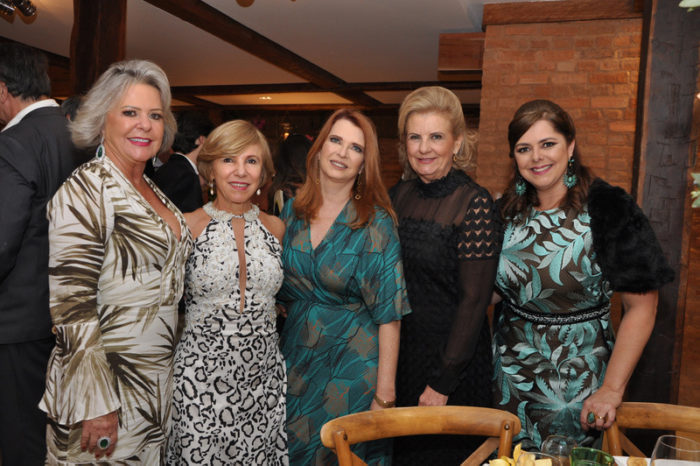 Maria Augusta Magalhães Leite, Olga de Azevedo Marques, Celeste Negrão, Rosângela Malvacini e Andréa Vitoi, em tarde social Foto: Wólmer Monteiro