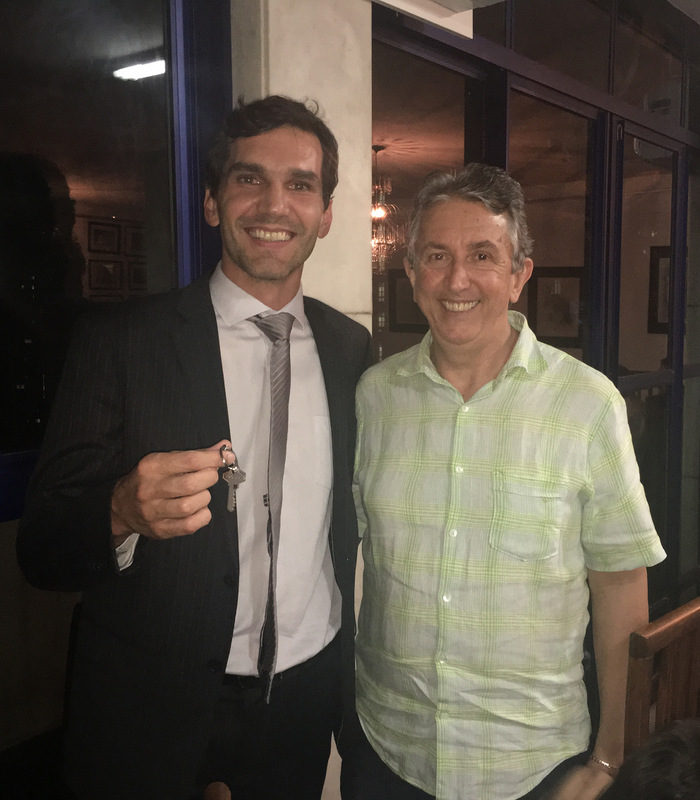 O novo acadêmico Marcelo Pasquini recebeu de José Cândido Gonçalves a chave da Academia Rio Branco em noite de bobó de camarão capixaba, regada a bons vinhos