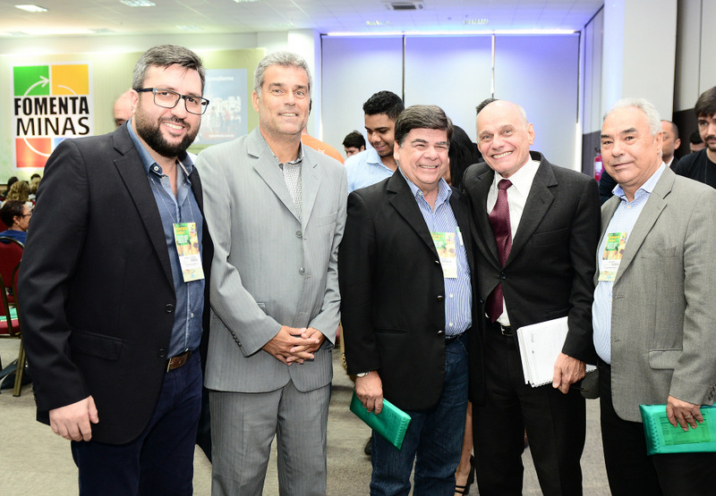  Emerson Laender, João Roberto Marques Lobo, CR, o palestrante Ricardo Boechat e o secretário de Desenvolvimento Econômico João Matos, ontem, no Fomenta Minas do Sebrae  Foto: Aelson Amaral