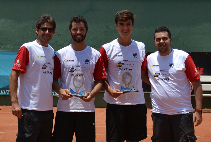 O campeão da Copa Planet Chevrolet, Marcos Dias com o vice, Vitor Leal, ladeados pelo anfitrião Felipe Miana e Matheus Queiroz, do Grupo Planeta 