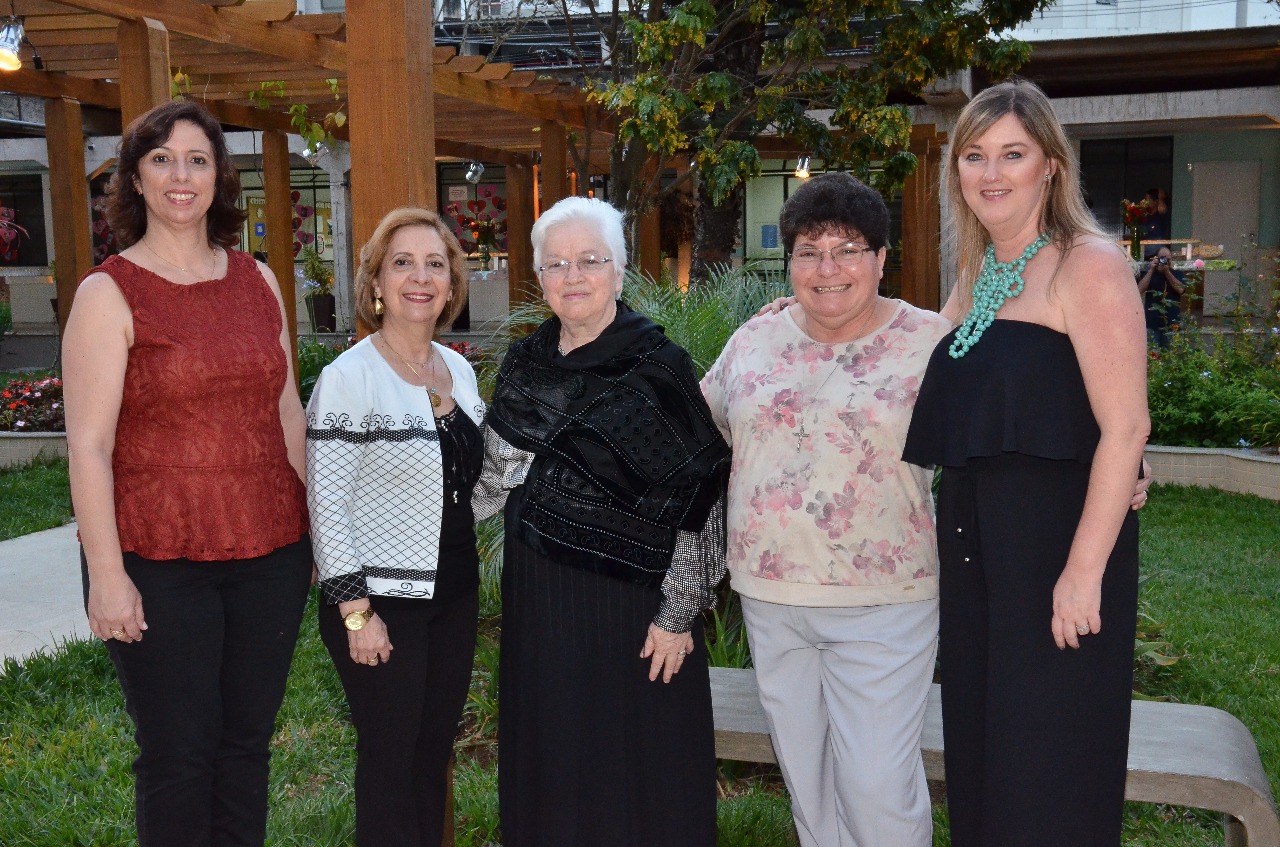 Raquel Fiuza, Maria Helena Galucci, as irmãs Percila e Cida e Lílian Sedlmayer no lançamento dos novos projetos estruturais, tecnológicos e pedagógicos, que marcaram os 115 anos do Colégio Stella Matutina