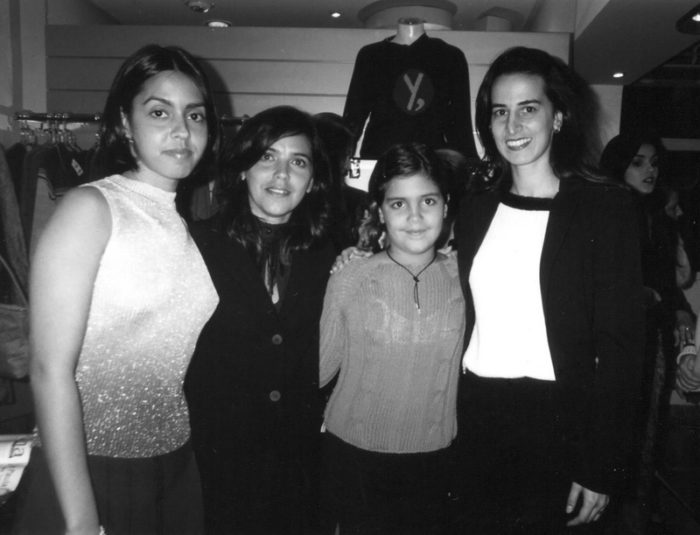 Flash Back : Francely Monteiro Soares, Cristanne Resende (com a filha Raphaela) e Geórgia Vidal em 2000