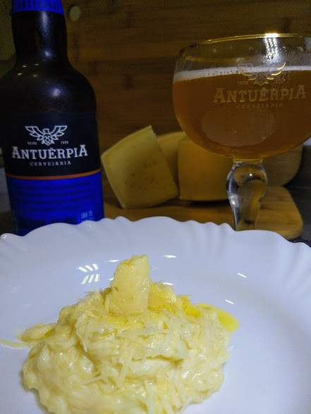 Macarrão Bechamel com Antuérpia Tripel