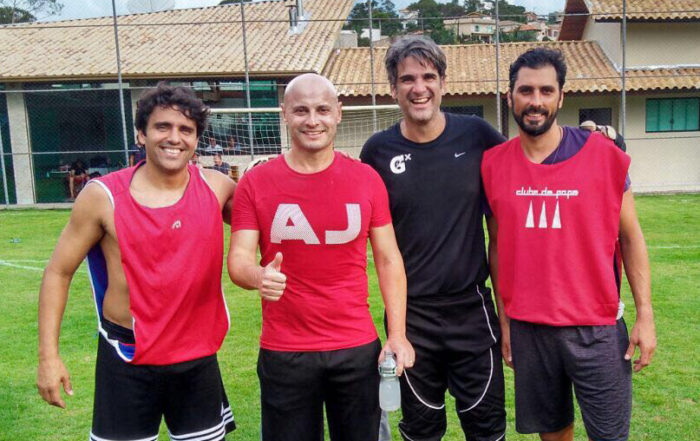 Valério Ribeiro com os ex-jogadores rubronegros Leandro Ávila, Marcelo Leite e Athirson na tradicional “pelada” no campo do Ribeirão do Matta, nas Fazendinhas do Ipiranga 