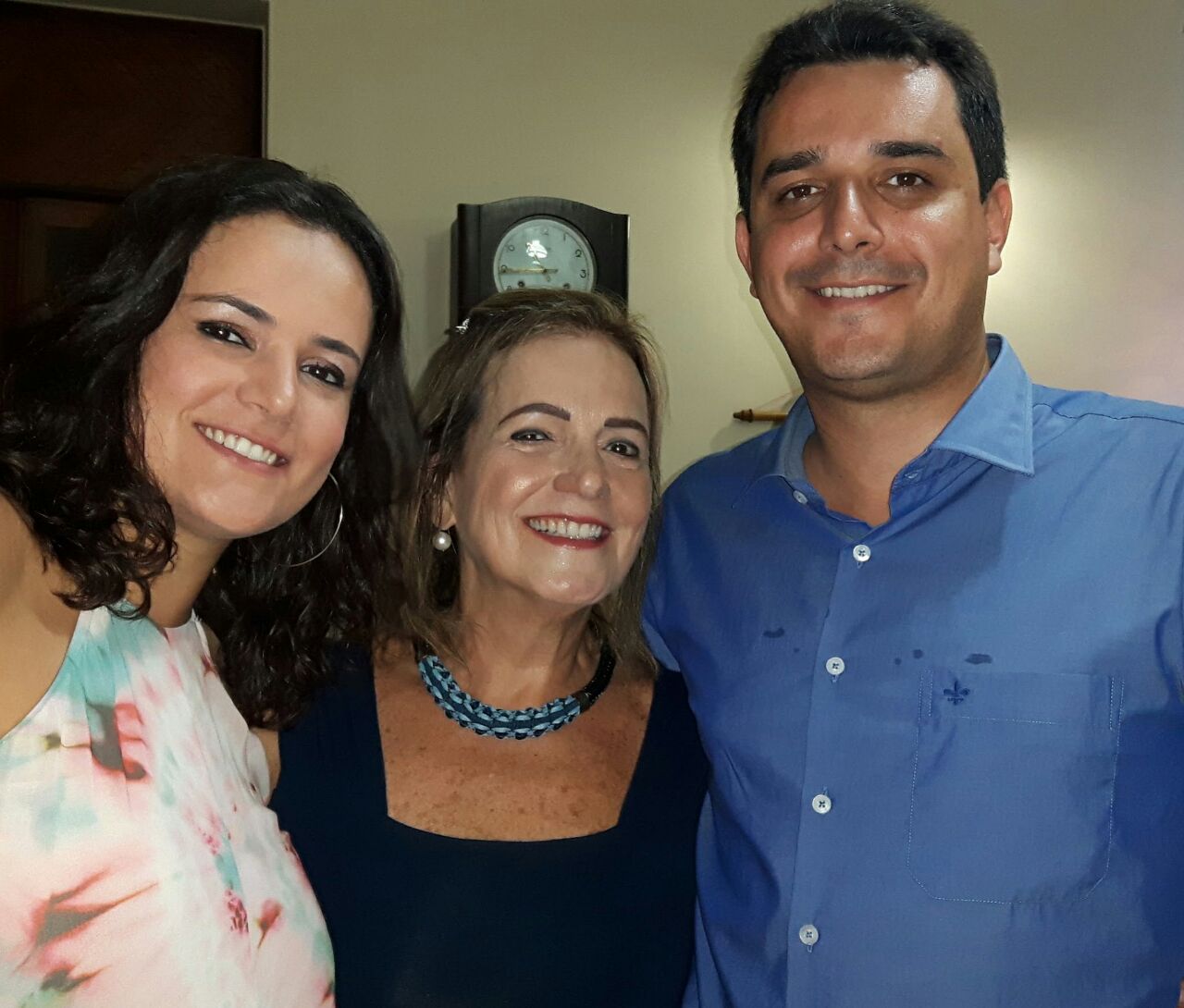 Myrliane Leão com os filhos Nicole e Diego: Natal em família