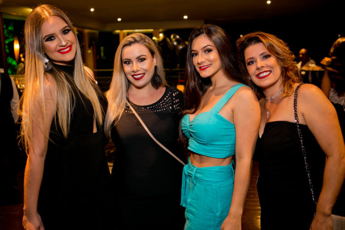 Mariana Outemuro, Giovana Malvacini, Ana Carolina Duarte Silva e Marjorie Campos, coordenadoras do encontro de maquiadores, no Café da Mata. Foto: Wanderson Monteiro