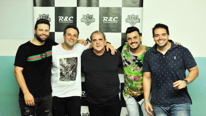 O produtor Mário Bruck com os sertanejos de sucesso Renan & Christiano e os cantores Rick (que faz dupla com Nogueira) e Ricardo (da dupla Rick e Ricardo) 