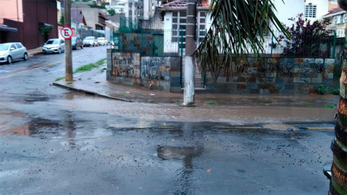 Boca De Lobo Entupida Impede Escoamento De Gua Da Chuva No S O Mateus