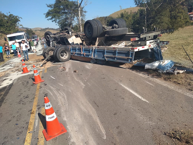 Acidente Na Mg Deixa Tr S Feridos Um Em Estado Grave