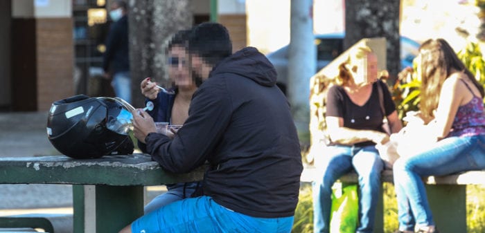 comendo em praças fernandopriamo