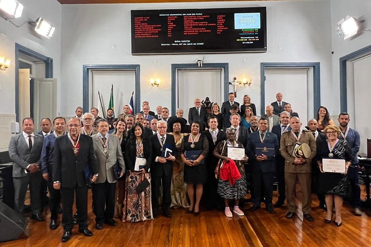 C Mara Homenageia Personalidades Medalha M Rito Do Legislativo