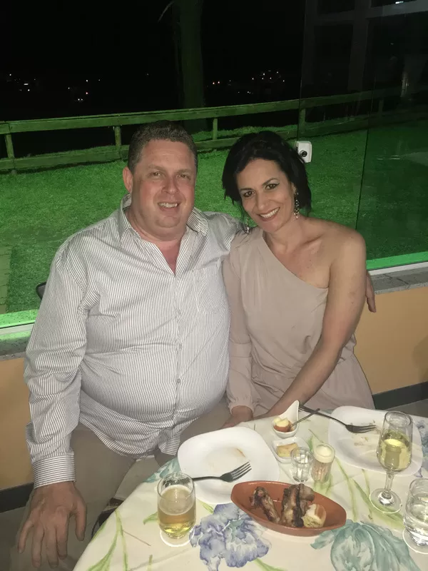 O Grupo Solar de Comunicação lança no próximo domingo um grande movimento em prol da cidade 1 Alexandre Colucci e Andréa Resende, que formam o novo par do circuito, em noite de festa no Unique