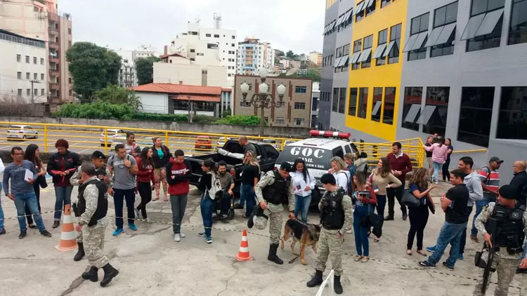 Cães visitam faculdade em projeto de aproximação com agentes penitenciários 1 dalmoceresp2