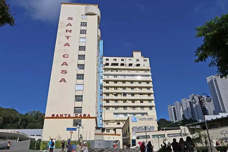 Como fica o uso de medicamentos e vacinas durante a pandemia? 2 santa casa by leo costa