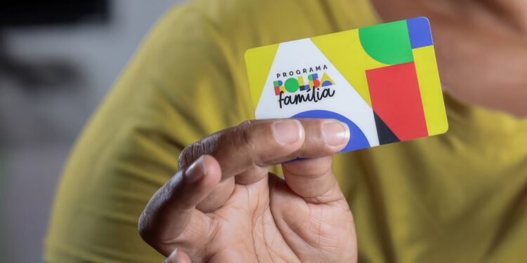 Brasileiros recebem péssima notícia sobre o Bolsa Família - Imagem: Divulgação/MDS