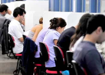 Concurso público oferece vagas com salários de R$ 34 mil - Imagem: Agência Brasil