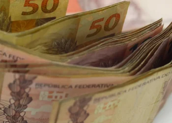 Brasileiros que tem dificuldades na vida vão receber dinheiro no final de setembro - Imagem: Marcello Casal jr/Agência Brasil