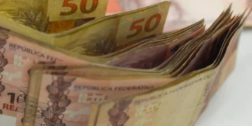 Brasileiros que tem dificuldades na vida vão receber dinheiro no final de setembro - Imagem: Marcello Casal jr/Agência Brasil