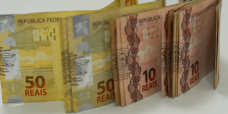 Brasileiros recebem melhor notícia do ano sobre aumento do salário mínimo - Imagem:  Marcello Casal jr/Agência Brasil