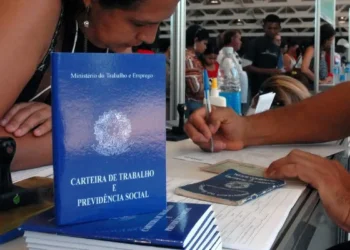 Qual o país em que as pessoas trabalham menos horas por dia? - Imagem: Agência Brasil