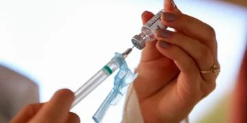 Vacina mais esperada dos últimos anos chega ao SUS em dezembro - Imagem: Myke Sena/MS