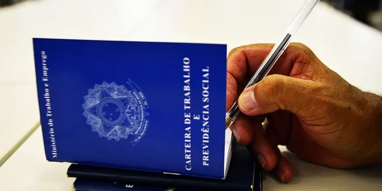 CLT garante pausas obrigatórias que muitos trabalhadores desconhecem - Imagem: Marcello Casal jr/Agência Brasil