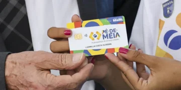 Estudantes habilitados recebem 8ª parcela do Pé-de-Meia - Imagem: Marcelo Camargo/Agência Brasil