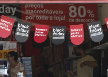 Contagem regressiva! Black Friday 2025 promete descontos explosivos nesta data - Imagem: Paulo Pinto/Agência Brasil