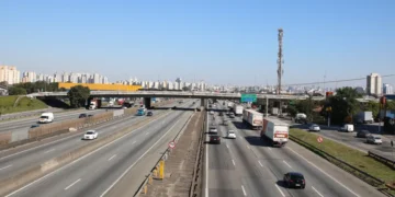 Qual o valor da multa para quem fica no encostamento da estrada? - Imagem: Rovena Rosa/Agência Brasil