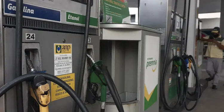 Você vai pagar muito mais barato para abastecer com substituto da gasolina - Imagem: Fernando Frazão/Agência Brasil