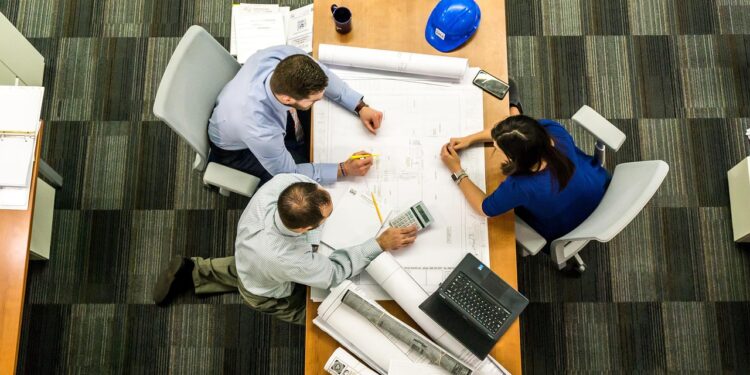 Empresas estão querendo habilidades que não constam no diploma - Imagem: Pixabay