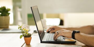 Passo a passo para quem deseja trabalhar no exterior sem sair de casa - Imagem: Pixabay