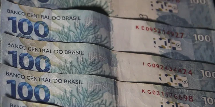 Empregadores têm opção de quitar 13º salário em parcela única - Imagem: José Cruz/Agência Brasil