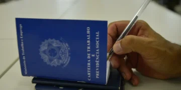 Lei do salário mínimo dispara três alertas que todo CLT precisa saber - Imagem:  Marcello Casal Jr/Agência Brasil