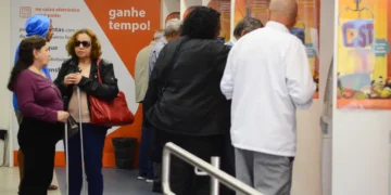 Fim das agências bancárias? Atendimento presencial vira raridade - Imagem: Rovena Rosa/Agência Brasil