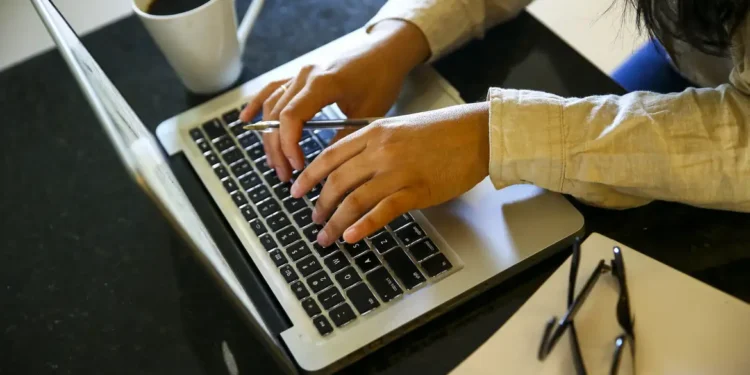 Aprenda como começar a empreender em 2026 sem perrengues - Imagem: Marcelo Camargo/Agência Brasil