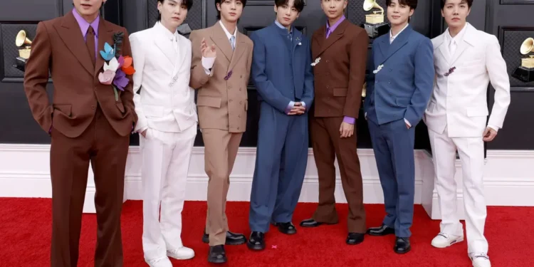 V,_do_BTS,_colabora_com_a_produtora_do_NewJeans_para_lançar_seu_primeiro_álbum_solo._(11)