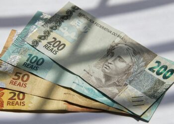 Médicos e cirurgiões-dentistas vão ter piso salarial de R$ 13.662 para jornada de 20 horas semanais