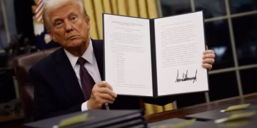 Trump vai dar US$ 1.000 para imigrantes que se autodeportarem - Foto: Anna Moneymaker/Getty Images