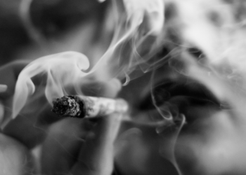 Mortalidade infantil pode diminuir com maiores impostos sobre cigarros