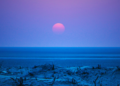 Ciência finalmente descobre motivo do Sol ter ficado azul por meses