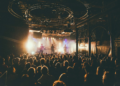 Cada vez mais artistas estão pedindo por shows sem celulares