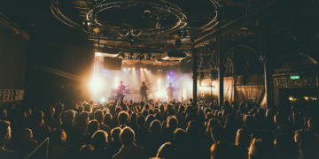 Cada vez mais artistas estão pedindo por shows sem celulares