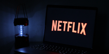 Série de ficção com 86% de aprovação chega na Netflix - Foto: reprodução/Samet Özer/Unsplash)