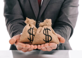Investidores estão sendo enganados por golpe muito perigoso - Foto: depositphotos.com / EdZbarzhyvetsky