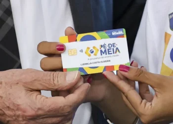 Caixa distribui pagamento para estudantes com direito ao Pé-de-Meia / Imagem: Marcelo Camargo - Agência Brasil