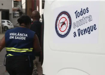 Criadouros de dengues estão sendo criados por armadilhas da prefeitura / Imagem: Paulo Pinto - Agência Brasil